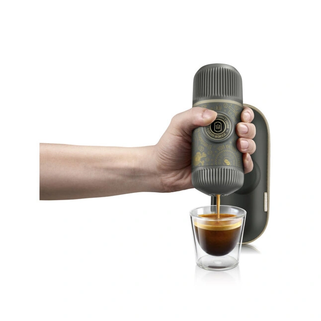 Портативная эспрессо-кофеварка Wacaco Nanopresso темно-серая с чехлом — Photo 1