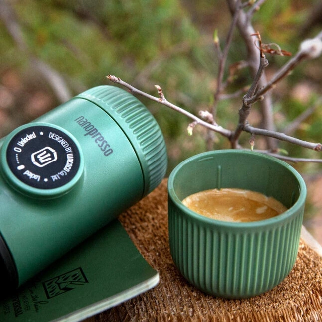 Портативная эспрессо-кофеварка Wacaco Nanopresso зеленая с чехлом — Photo 3