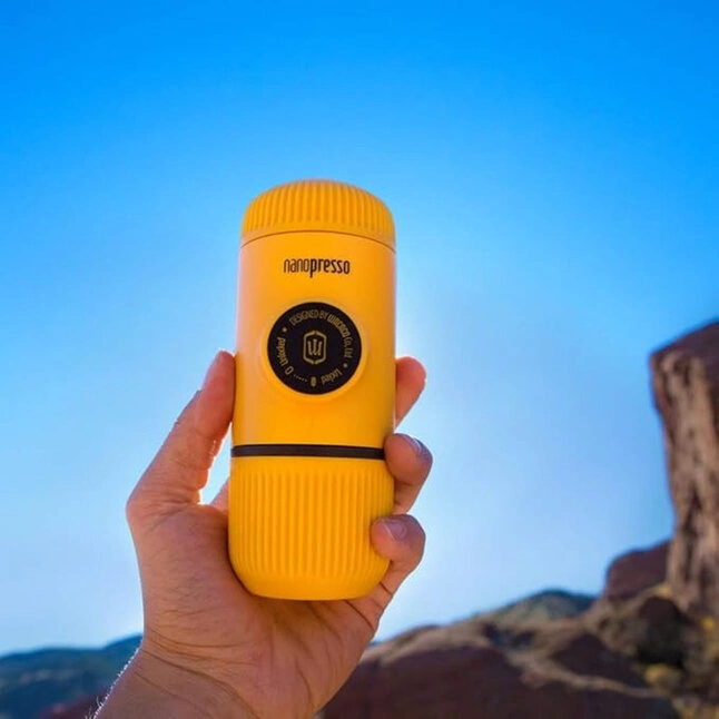 Портативна еспресо-кавоварка Wacaco Nanopresso жовта — Photo 2
