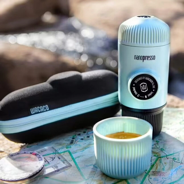 Портативная эспрессо-кофеварка Wacaco Nanopresso голубая с чехлом — Photo 3