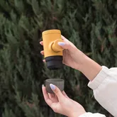 Портативная эспрессо-кофеварка Wacaco Minipresso GR2, механическая, для молотого кофе, желтый — Photo 18